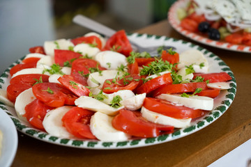 Mozzarella mit Tomaten