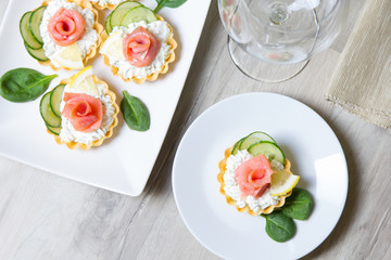 Tartlet with cream cheese, cucumber and slightly salted trout