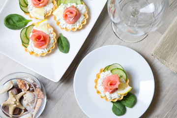 Tartlet with cream cheese, cucumber and slightly salted trout