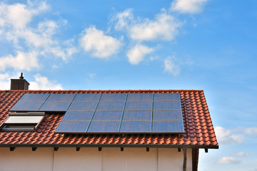 Fototapeta premium Photovoltaikanlage auf Hausdach