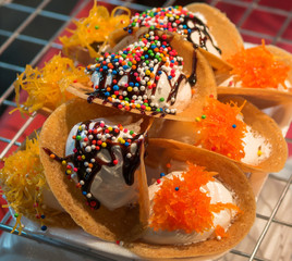 Obraz premium Khanom Beaung Thai or a kind of filled pancake Thai food or Thai Style Crisp Tart on tray, Thailand.