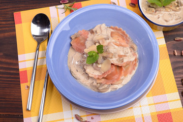 Cooked ravioli with radicchio and mushroom cream