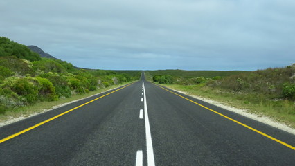 leere, unbefahrene Strasse, Cape Agulhas, Südafrika