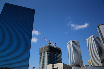 Obraz premium Wieżowce i błękitne niebo - .Osaka Business Park, Osaka, Japonia