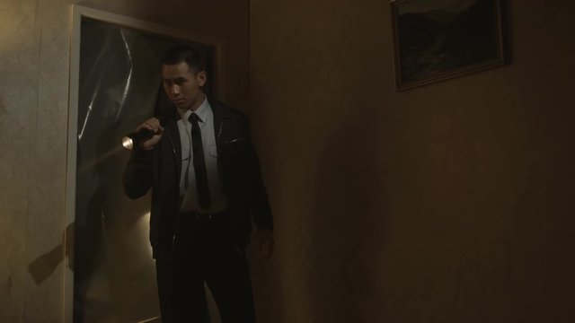  Police detectives & forensics team investigating dead body at crime scene