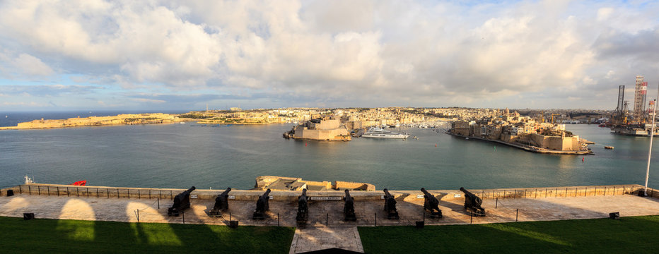 Great harbor and the three cities opposite the Valletta. malt