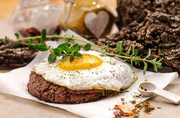 hamburger with fried egg and spices