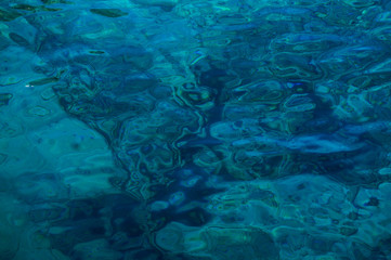Fototapeta na wymiar Лазурные оттенки морской воды. Прозрачная вода Красного моря