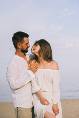 Obraz premium couple in love on the beach