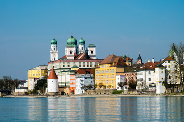 Obraz na płótnie Canvas Panorama von Passau mit Dom