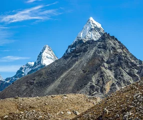 Photo sur Plexiglas Cho Oyu Nirekha (6169 m), Kangchung (6063 m), and Cholo (6089 m) in the area of Cho Oyu. View Ngozumba glacier near Thopak Tsho (4990 m) - Gokyo region, Nepal, Himalayas