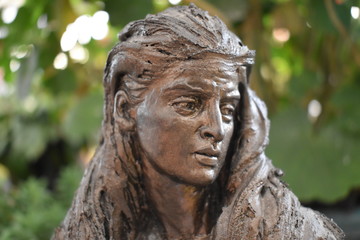 escultura  en el jardín 