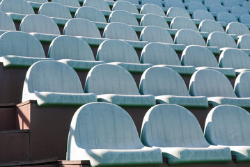 Naklejka premium Rows of old theater chairs in the open air. Background