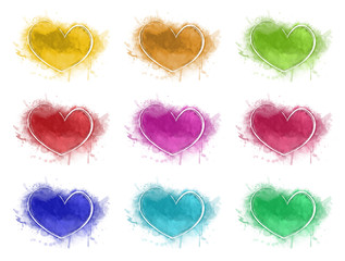 Kollektion bunter Herzen mit Wasserfarbenklecks im Hintergrund