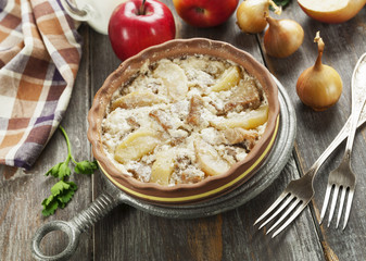 Pork stewed with apples