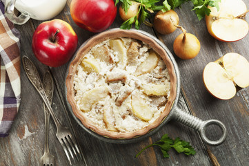 Pork stewed with apples