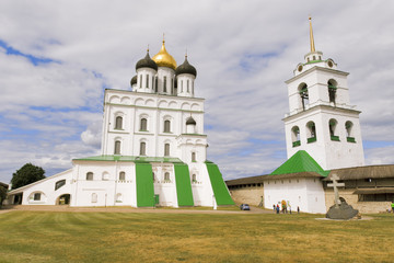 Fototapeta na wymiar Kremlin in the city of Pskov.