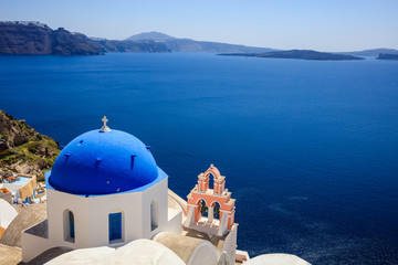Fototapeta na wymiar White church with blue dome in Santorini, Greece