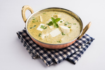 methi malai paneer or Creamy Fenugreek & Paneer Curry, popular north indian recipe prepared using milk cream, methi and paneer or cottage cheese, served with roti/paratha, selective focus © StockImageFactory