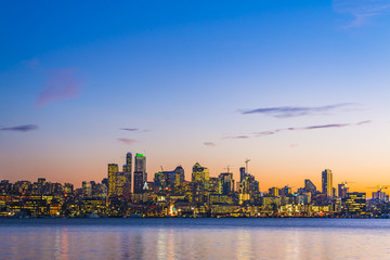 Fototapeta na wymiar Seattle city scape at night with reflection on Union lake,Seattle,Washington,usa.