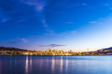 Plakat Seattle city scape at night with reflection on Union lake,Seattle,Washington,usa.