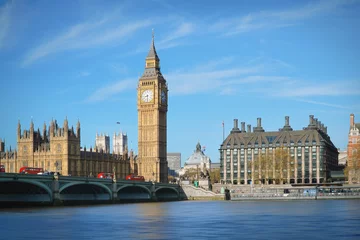Fotobehang London, Verenigd Koninkrijk. Big Ben en de Westminster Bridge met rode bussen. © Zoltan