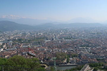 Fototapeta na wymiar Vue sur Grenoble depuis la Bastille