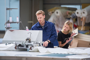 Obraz premium Seamstress textile factory