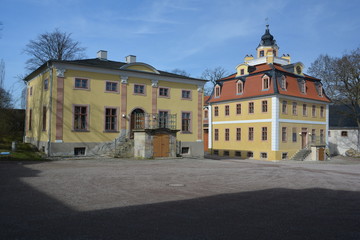 Fototapeta na wymiar ehemalige Kavaliershäuser im Park Belvedere Weimar