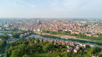 Fototapeta na wymiar Vista aerea di Pavia e del fiume Ticino, vista del Duomo di Pavia, Ponte Coperto e del Castello Visconteo. Lombardia, Italia