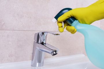 Cleaning the water tap