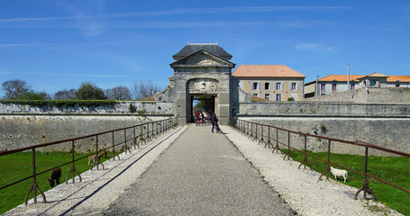 porte de Saint- Martin en R&eacute;