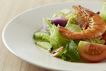 Grilled shrimp salad