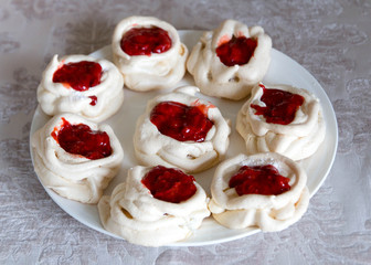 Meringues with strawberry fruit syrup