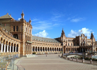 Fototapeta premium Stunning Architecture at Plaza de Espana under Vivid Blue Sky, Seville of Spain 