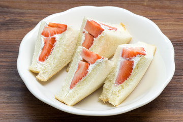 イチゴサンドイッチ