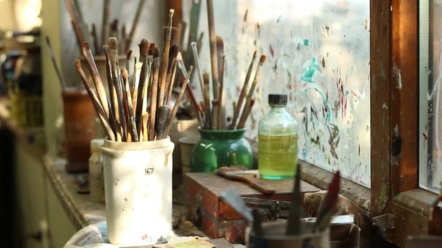 Art stidio. Oil Painting Brushes. Various dirty paint brushes in a jar