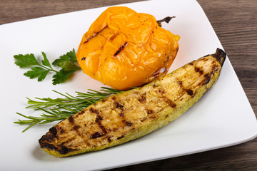 Grilled zucchini with pepper