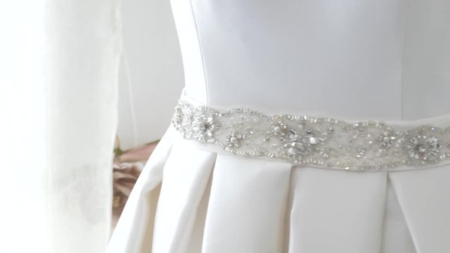 Abito Da Sposa Modello Emerald Nicole Colet - Giardino Della Sposa