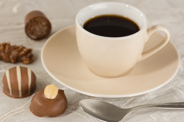 Kaffee und Praline