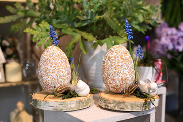 Jaja duże Wielkanocne, stroik, dekoracja w kwiaciarni.