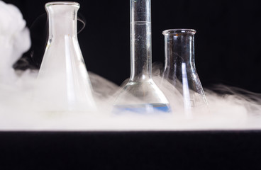 Apparecchiatura chimica nel fumo di ghiaccio secco