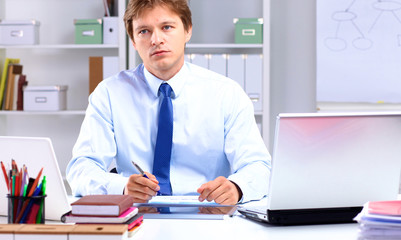 Naklejka premium businessman working at a desk computer graphics
