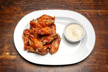 Fried wings with sauce