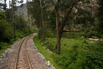rio e ferrovia per machupicchu