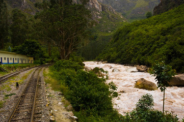 rio e ferrovia per machupicchu