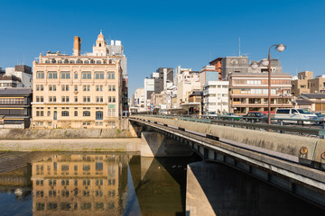 Naklejka premium Kamo river view - Kyoto Japan - Shijo bridge