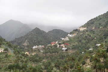 Fototapeta na wymiar houses of La Gomera under the cloudscape