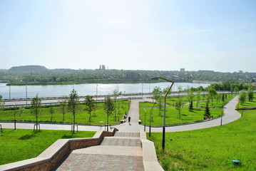 A man on a run in a park in Dolnetsk