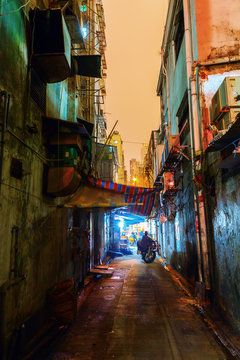 Fototapeta backstreet in Kowloon, Hong Kong, at night